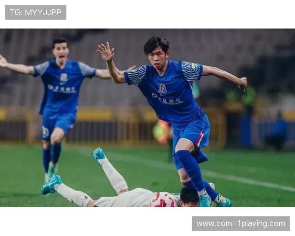 亚洲足球新星崛起 亚裔球员在国际赛场的奋斗与突破