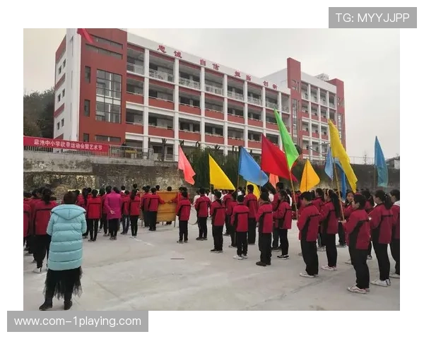 天下足球星光璀璨无数却依然不问前行者辛勤足迹