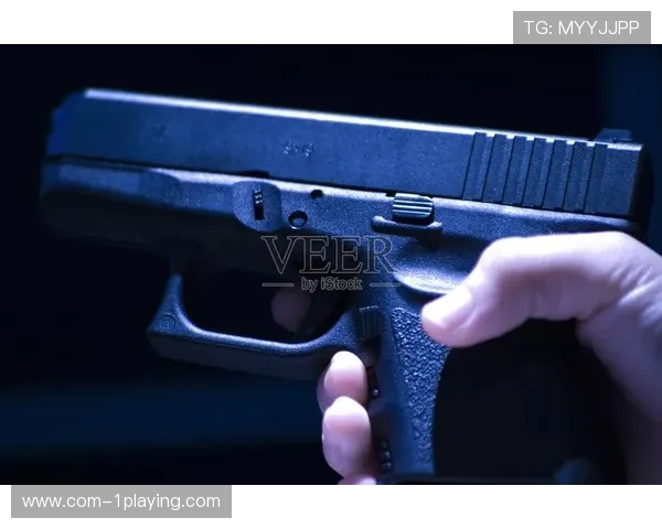 足球明星手持枪支事件揭秘 揭开背后真相与社会责任讨论